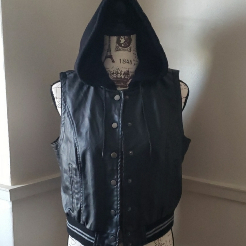 Black Hooded Sleeveless Jacket